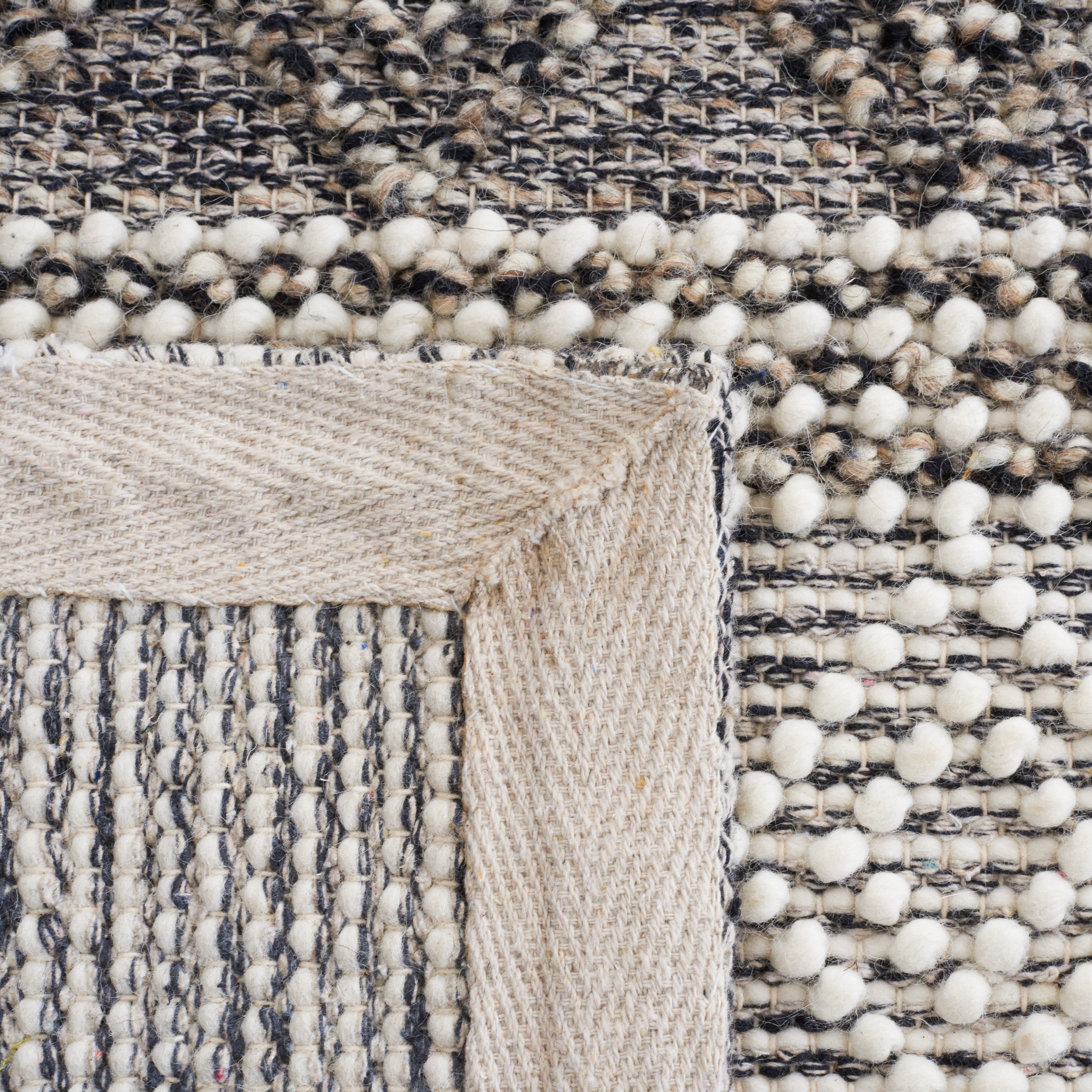 SAFAVIEH Natura Elinor Geometric Striped Area Rug, Ivory/Black, 6' x 6' Round