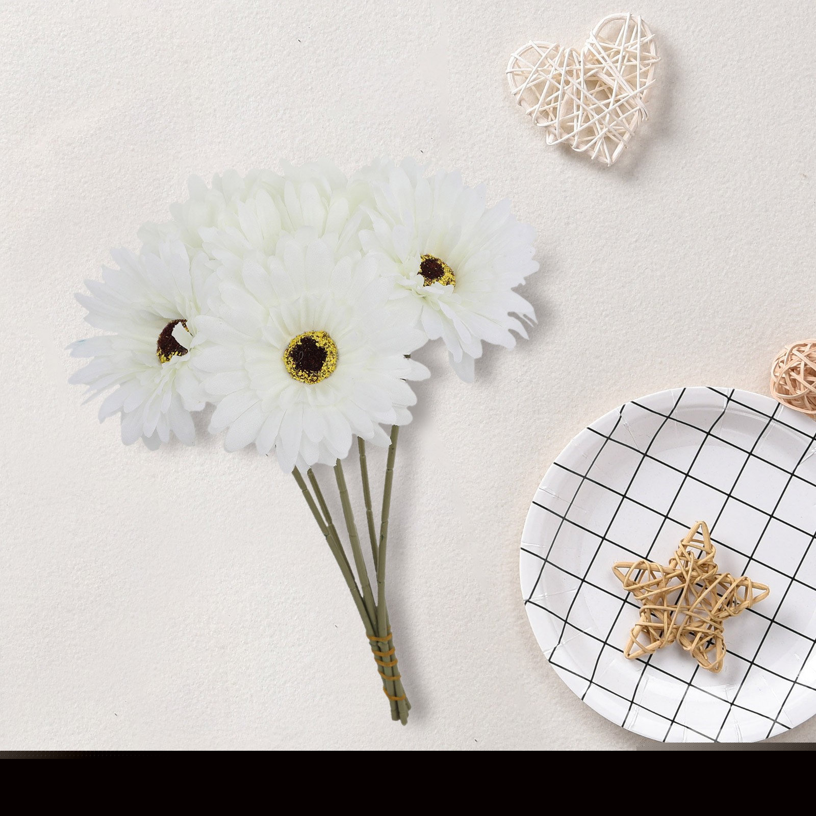thumbnail image 4 of Juego de 6 Piezas de Flores de Seda de Crisantemo Artificial de 10,23 Pulgadas, Adecuado para el Día de la Madre, Pascua, Cocina Familiar, Decoración de Boda, 4 of 6