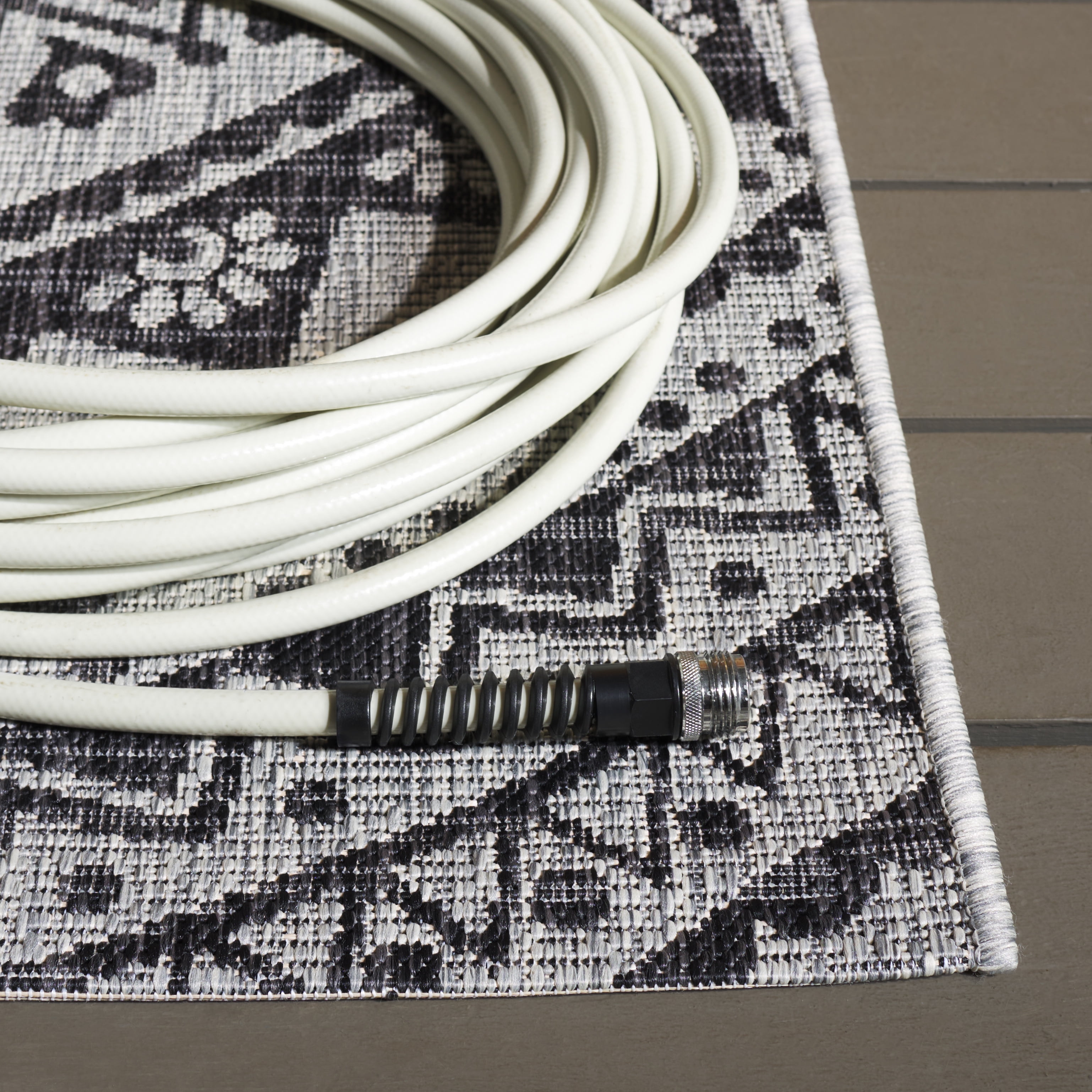 SAFAVIEH Courtyard Josiah Floral Medallion Indoor/Outdoor Runner Rug, Light Grey/Black, 2'3" x 12'