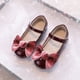 thumbnail image 1 of Zapatos planos de princesa para niñas de primavera y otoño, bonitos zapatos de una sola capa con lazo, zapatos de cuero con suela blanda para niñas pequeñas, 1 of 6