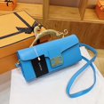 thumbnail image 1 of Bolsos de mujer de gran venta 2025, nuevo estilo, bolsos de mano con asa rígida, bolsos tipo mensajero, bolsos de diseño exclusivo., 1 of 5