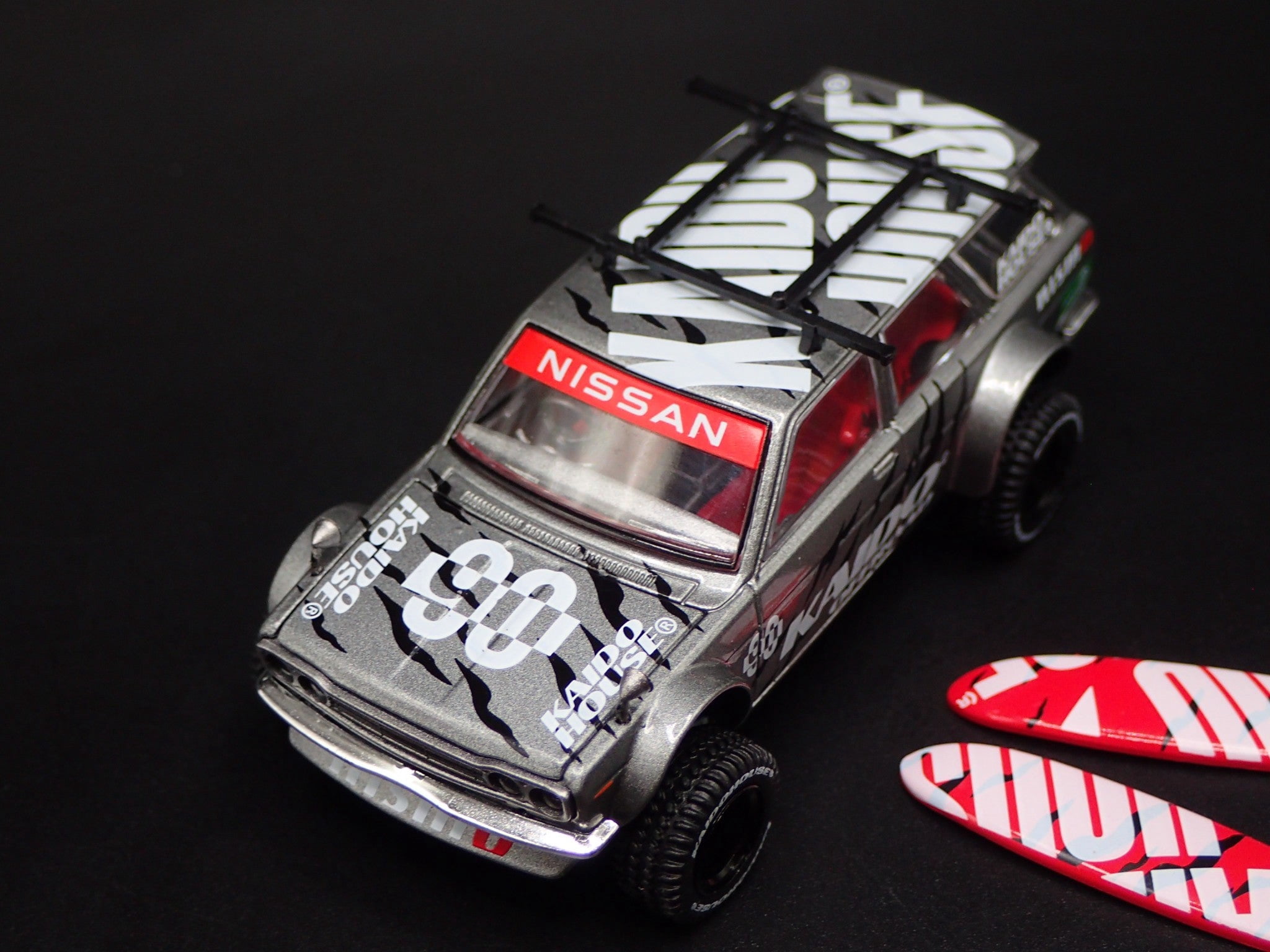 Open Box 1967-1972 DATSUN 510 WAGON 4X4 KAIDO HOUSE 1:64 SCALE DIORAMA DIECAST MODEL CAR