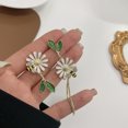 thumbnail image 4 of Flores Margaritas Abejas Moda Coreana Hoja Pendientes, 4 of 5