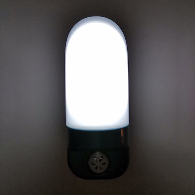 Lámpara de noche LED inteligente sensible a la luz, estándar, para pasillos, regulaciones, luz de inducción controlada