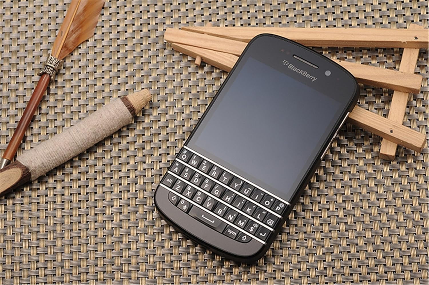 BlackBerry ブラックベリー Q10黒 ブラック SIMフリー BlackBerry Q10 - Wikipedia