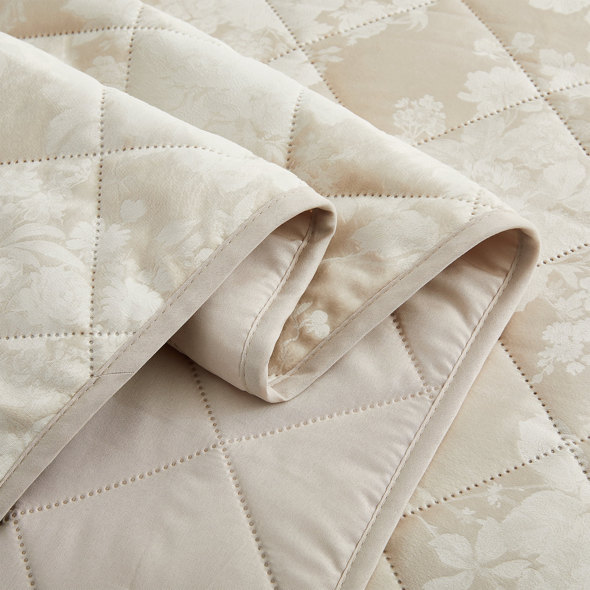 IR Imperial Rooms Luxury Velvet 2-Piece Floral Pattern Bedspread Set Ultrasonic Embossed Reversible Quilt Set Washable Bedding Twin Size Beige