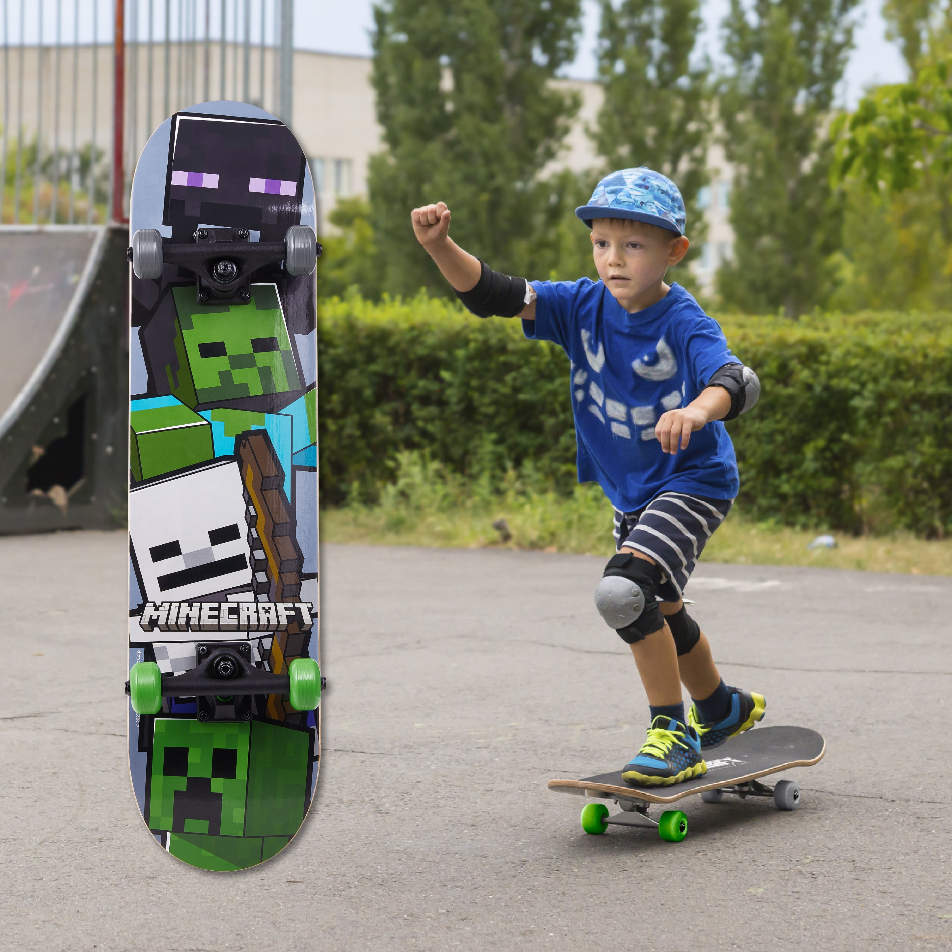Minecraft Green Creeper 31" x 7.5" Popsicle Complete Standard Skateboard, 50mm Wheels