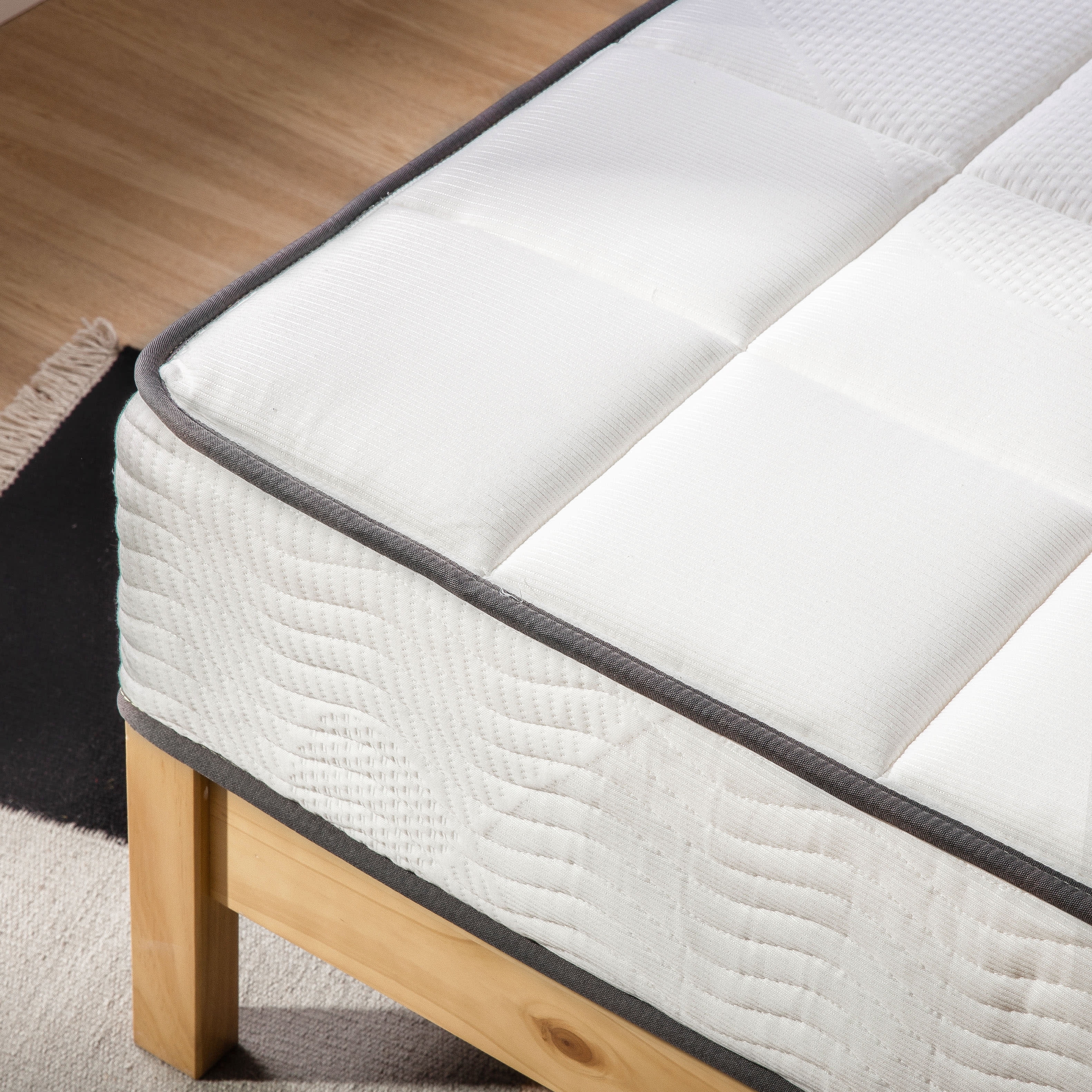 Mellow 10" Classic Bonnell Spring Mattress with Comfort Foam Top, Queen