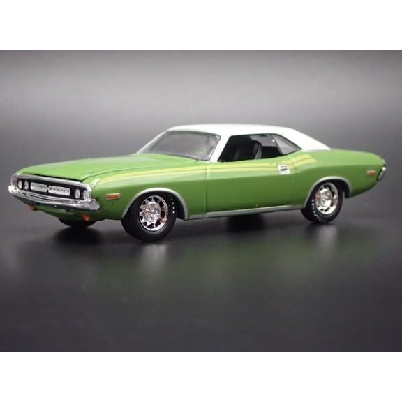Open Box 1971 71 DODGE CHALLENGER GREEN 1/64 SCALE COLLECTIBLE DIORAMA DIECAST MODEL CAR