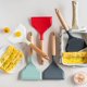 thumbnail image 1 of Pala para freír de silicona con mango de madera, sartén antiadherente, pala especial, olla de jade, pala resistente a altas temperaturas, pala para freír en la cocina, 1 of 5