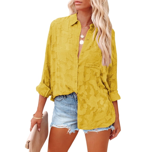 Blusa amarilla de encaje con cuello vuelto, botones de un solo pecho y corte holgado. Perfecta para usar en la oficina. Talla XL.
