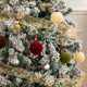 thumbnail image 3 of Bolas Flocadas 16 bolas navideñas artificiales de terciopelo en colores rojo oscuro, blanco, verde, café Rkxzt, 3 of 8