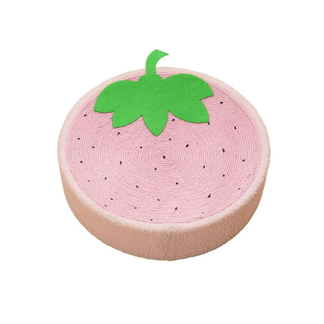 Lit-grattoir pour Chat Durable Rond Jouet Interactif Lounge d'Intérieur pour Chaton Fraise. un Tapis Grattoir Rond pour Chat avec une surface en sisal Rose Conçue pour Ressembler à une Fraise, Complet avec des Feuilles en Feutre Vertes et des Détails Semblables à des Graines Noires. Fabriqué à Partir de Matériaux Durables, Il Sert de Tapis et Lounge pour Chats, Mesurant 40 cm de Diamètre. Compact et Peu Encombrant, Il Est Idéal pour Protéger les Meubles Tout en Satisfaisant les instincts de Grattage d'Un Cat's.