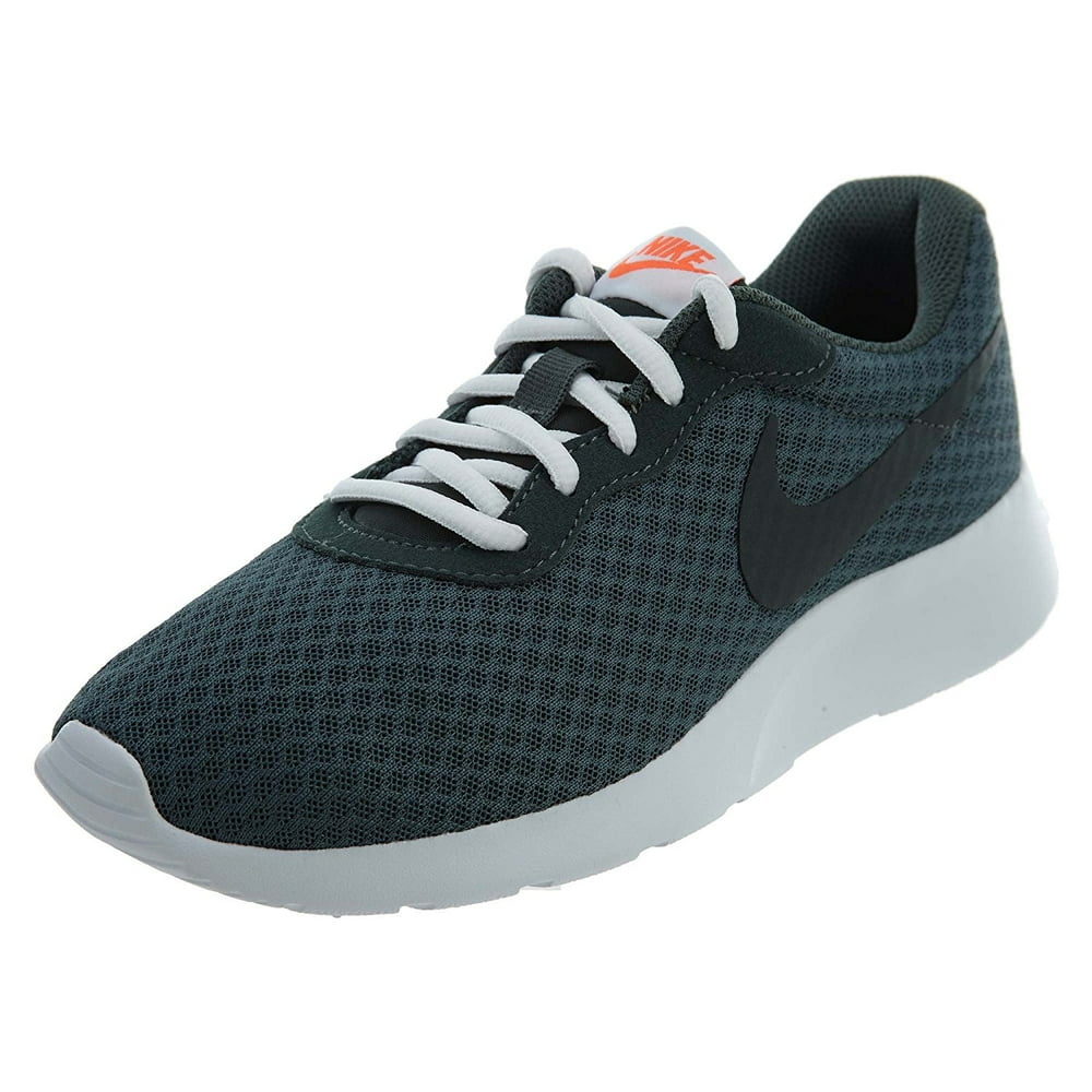 nike tanjun running shoes