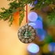 thumbnail image 5 of Yhmxh Bola de Navidad 2D, colgante plano de acrílico, decoración para árbol de Navidad, accesorios para decoración navideña., 5 of 6