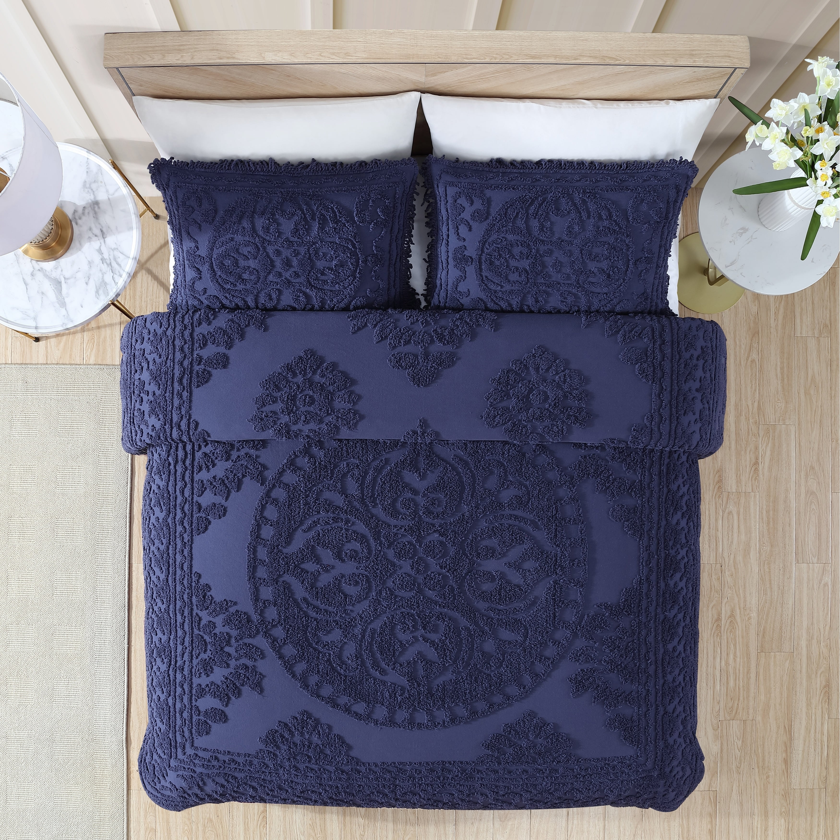Medallion Chenille Bedspread. Burgundy - Twin