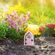thumbnail image 4 of Puertas y ventanas de casa de hadas en miniatura, cabaña en miniatura, cabaña, puerta de hadas, jardín, escultura art deco, accesorios de jardín de hadas, decoraciones al aire libre (rosa), 4 of 5