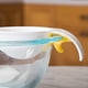 thumbnail image 2 of filtre Sparateur Blanc - Oeuf De Sparateur En Plastique - Mini Sparateur Blanc De Jaune D'oeuf Avec Support En Silicone, 2 of 5