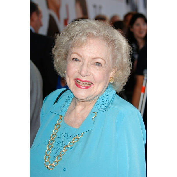 Betty White At Arrivals For The Proposal Premiere, El Capitan Theatre ...