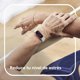 thumbnail image 4 of Caja De Acero Inoxidable En Oro Suave Fitbit Luxe Y Correa Blanca Lunar, 4 of 5