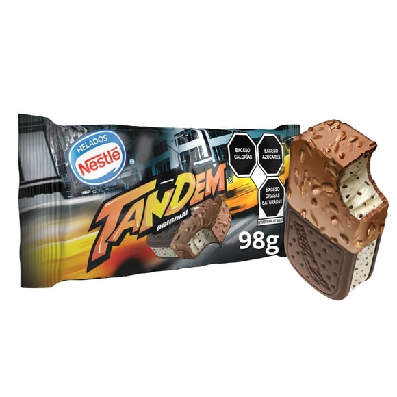 Sándwich Helado Tandem Nestlé sabor Vainilla y Chispas con cobertura de Chocolate y trozos de Almendra 98 g