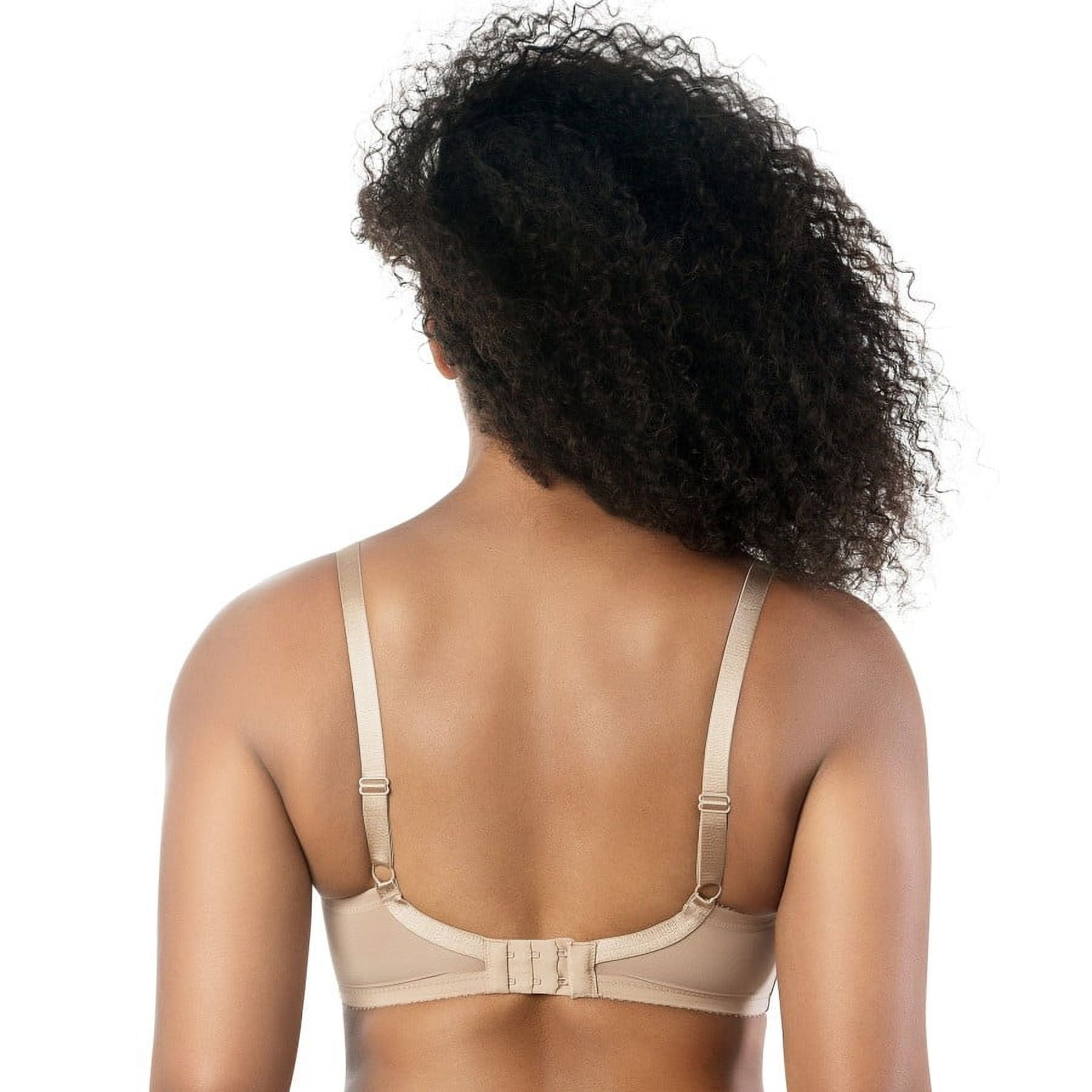 The perfect bra feels like CUUP.” Tina wears the Plunge in 32F.