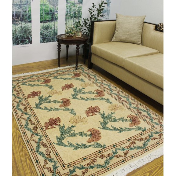 William Carnation Beige/Green Rug, 4'7" x 6'7"