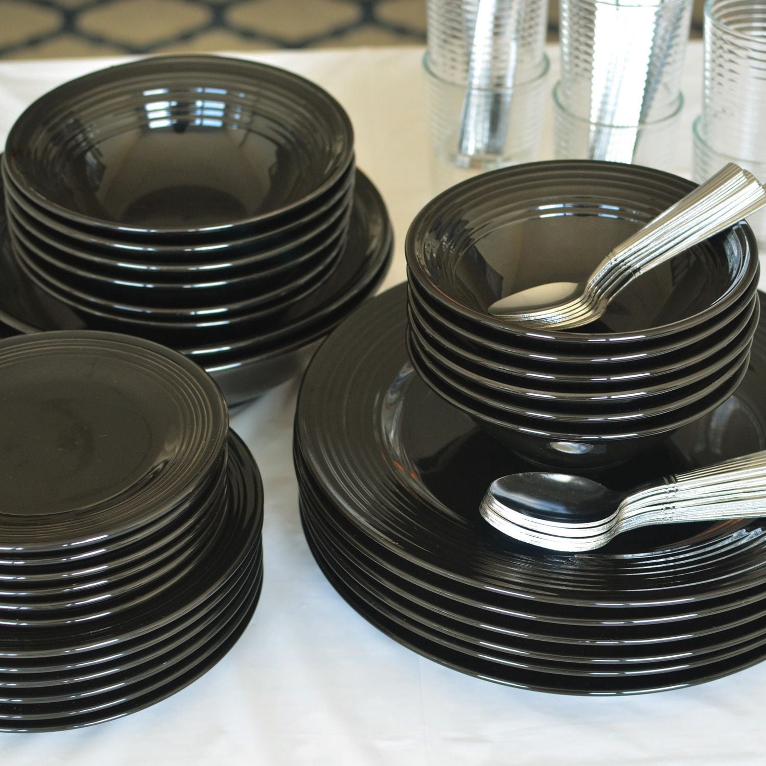 10 Strawberry Street Nova Round 62-Piece Dinnerware Set