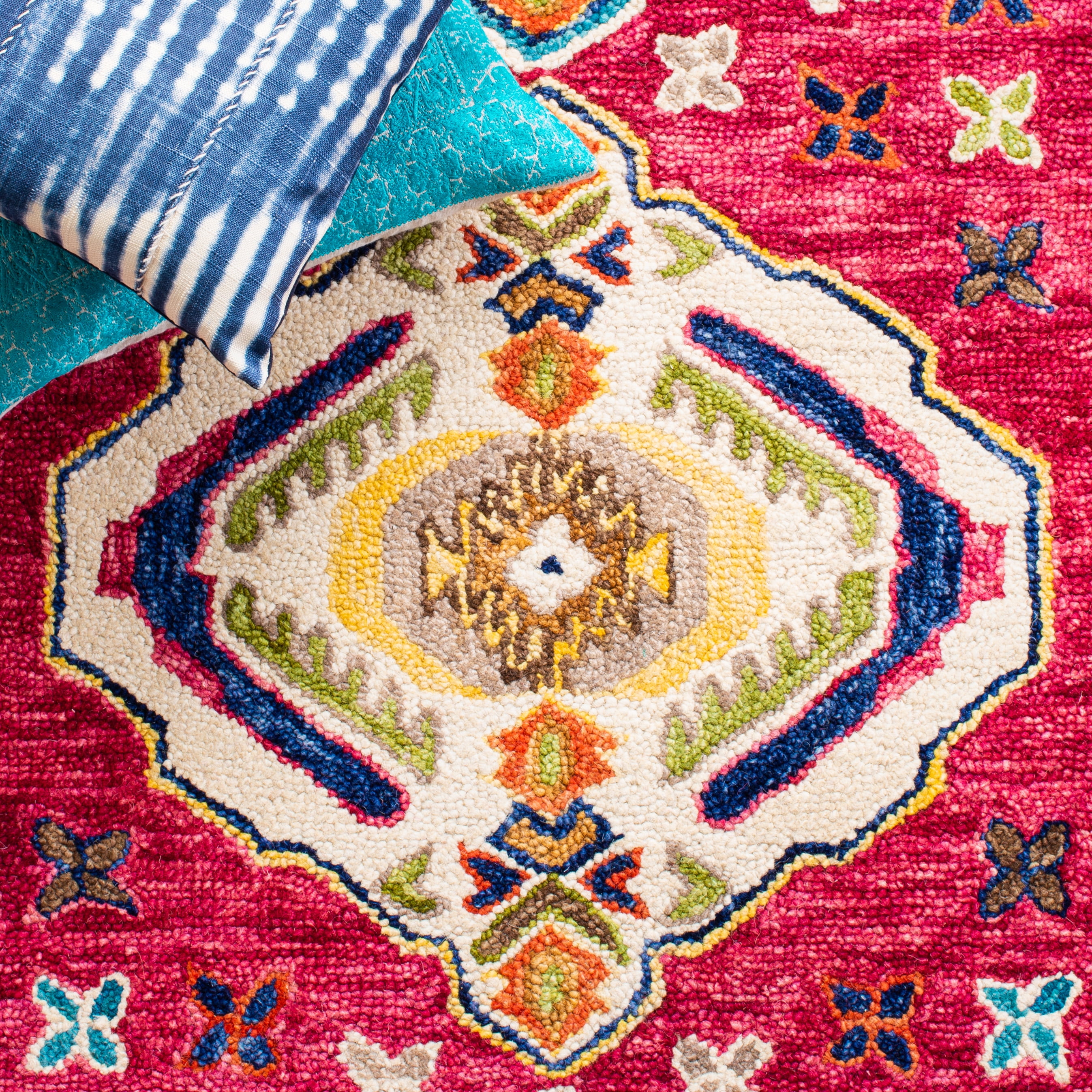 SAFAVIEH Aspen Noel Tribal Runner Rug, Red/Blue, 2'3" x 7'