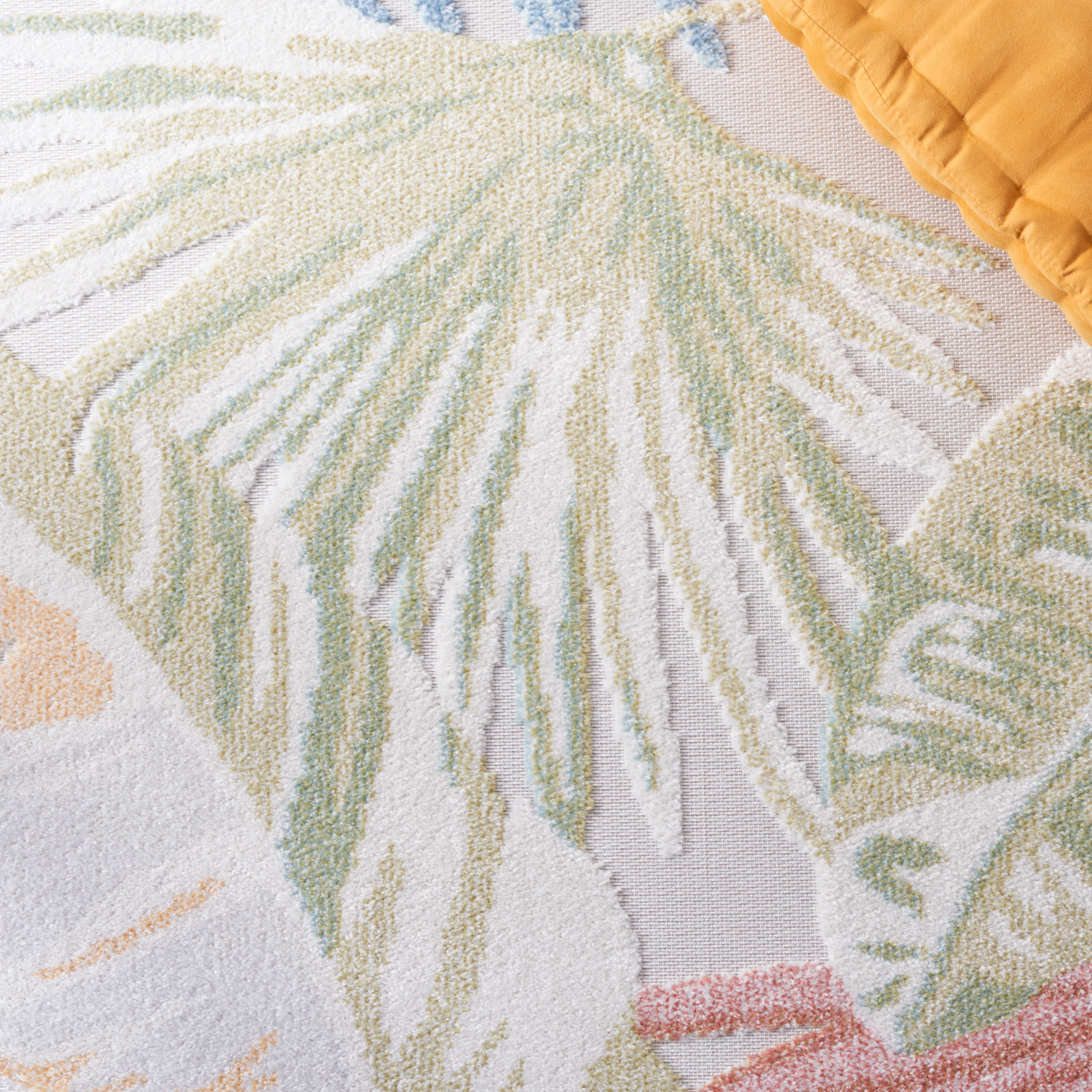 SAFAVIEH Sarasota Olivia Botanical Indoor/Outdoor Area Rug, Light Green/Beige, 5'3" x 7'7"