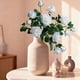 thumbnail image 4 of Rosa artificial de Alicia, 55 cm, adorno decorativo de tela | Rosa de tela realista de plena floración | Colores blanco, rosa y rojo | Decoración para dormitorio, regalo navideño, boda, fiesta,, 4 of 6