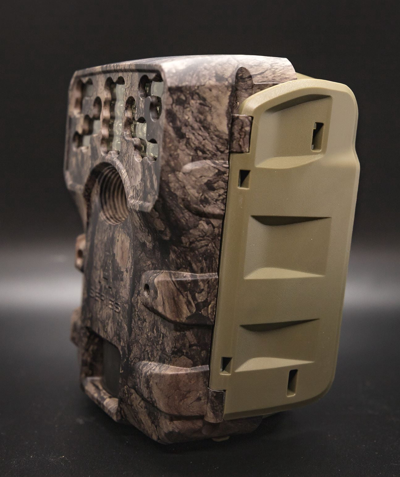 Moultrie W900i Infrared Hunting Trail Camera 30 Mega Pixels, 60ft Detection and Flash Range