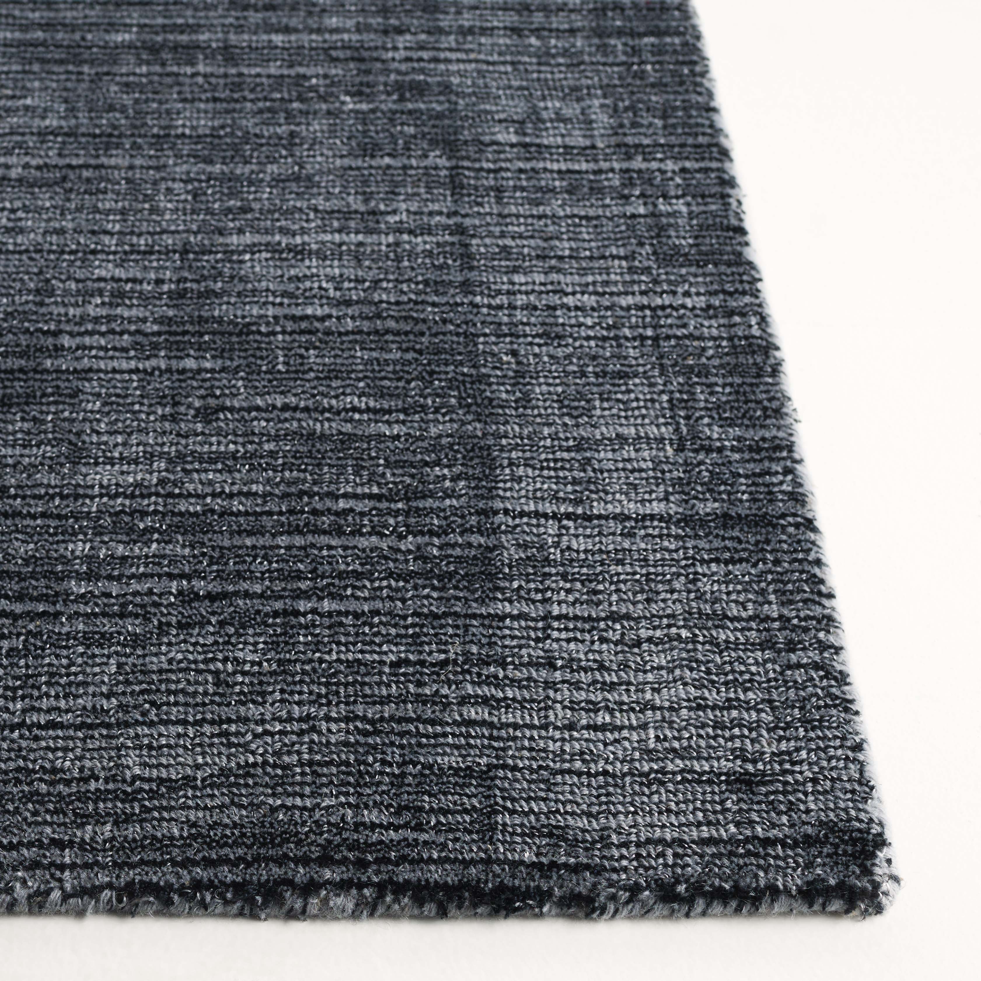 SAFAVIEH Mirage Romayne Distressed Area Rug, Black, 5' x 8'