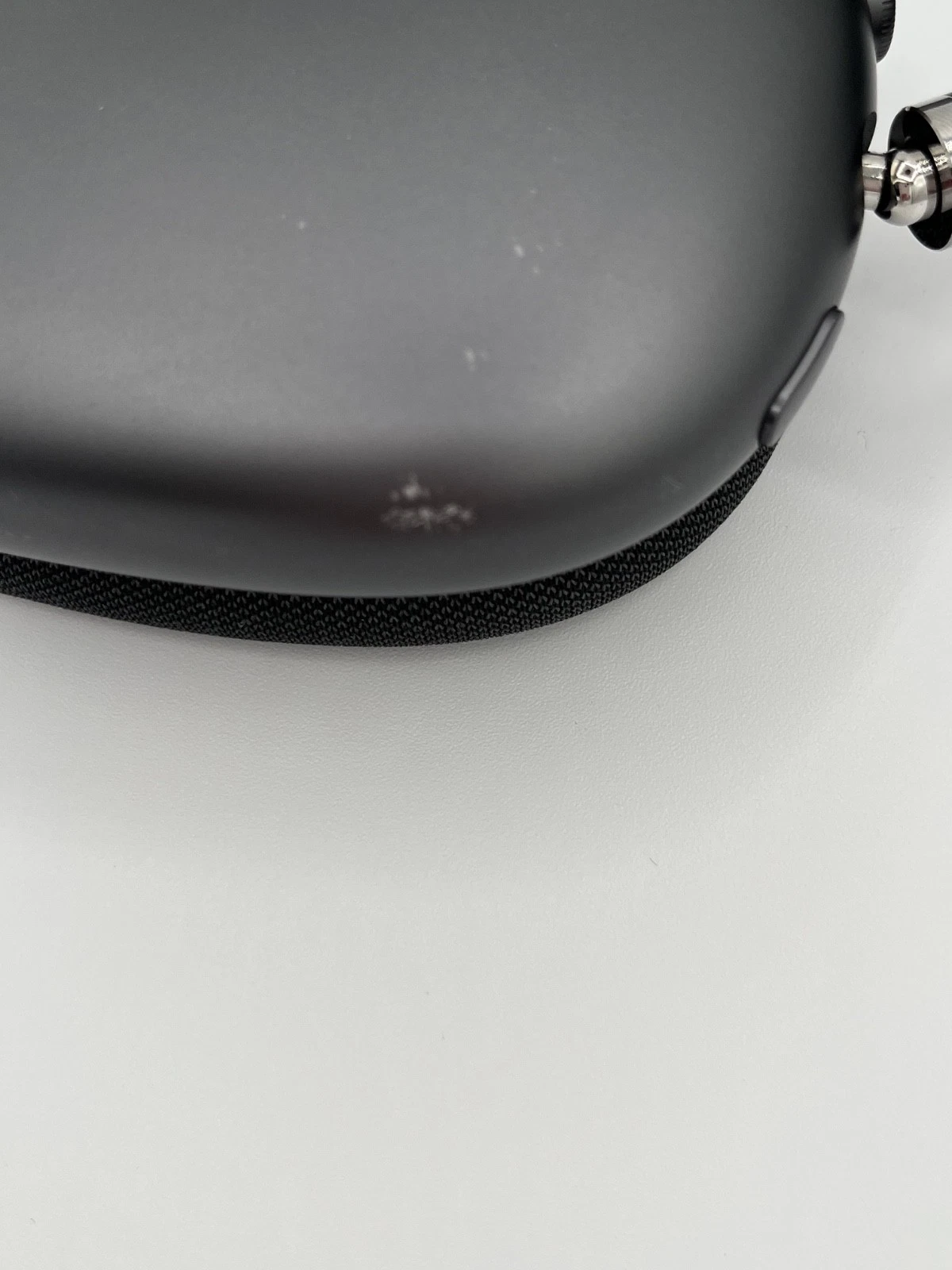 A-p-p-l-e AirPods Max (Lightning) - Space Gray. Noise Canceling. W