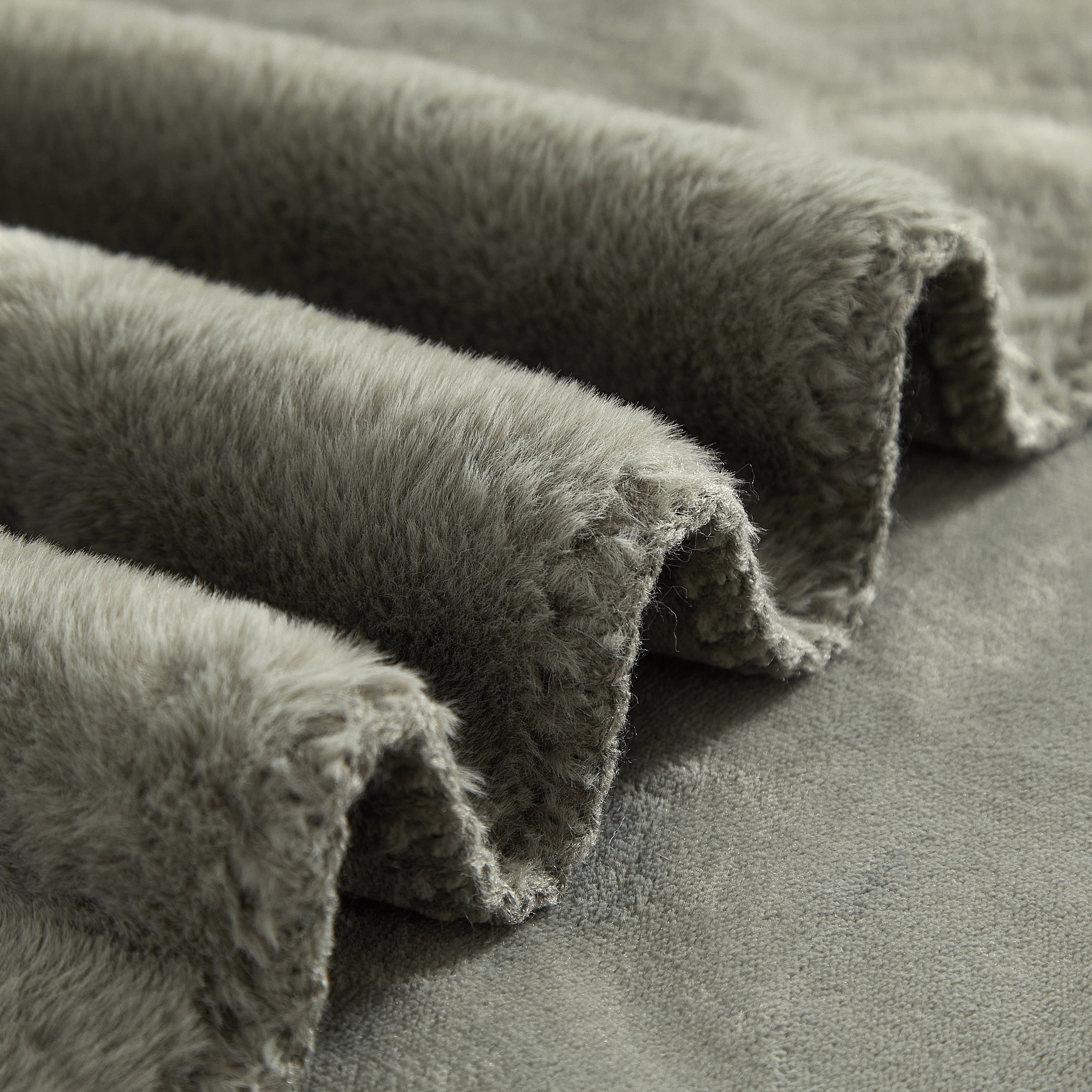 Cozy Haven Luxury Reversible Faux Fur to Plush Oversized Couch Throw Blanket, Green, 50 x 72 in