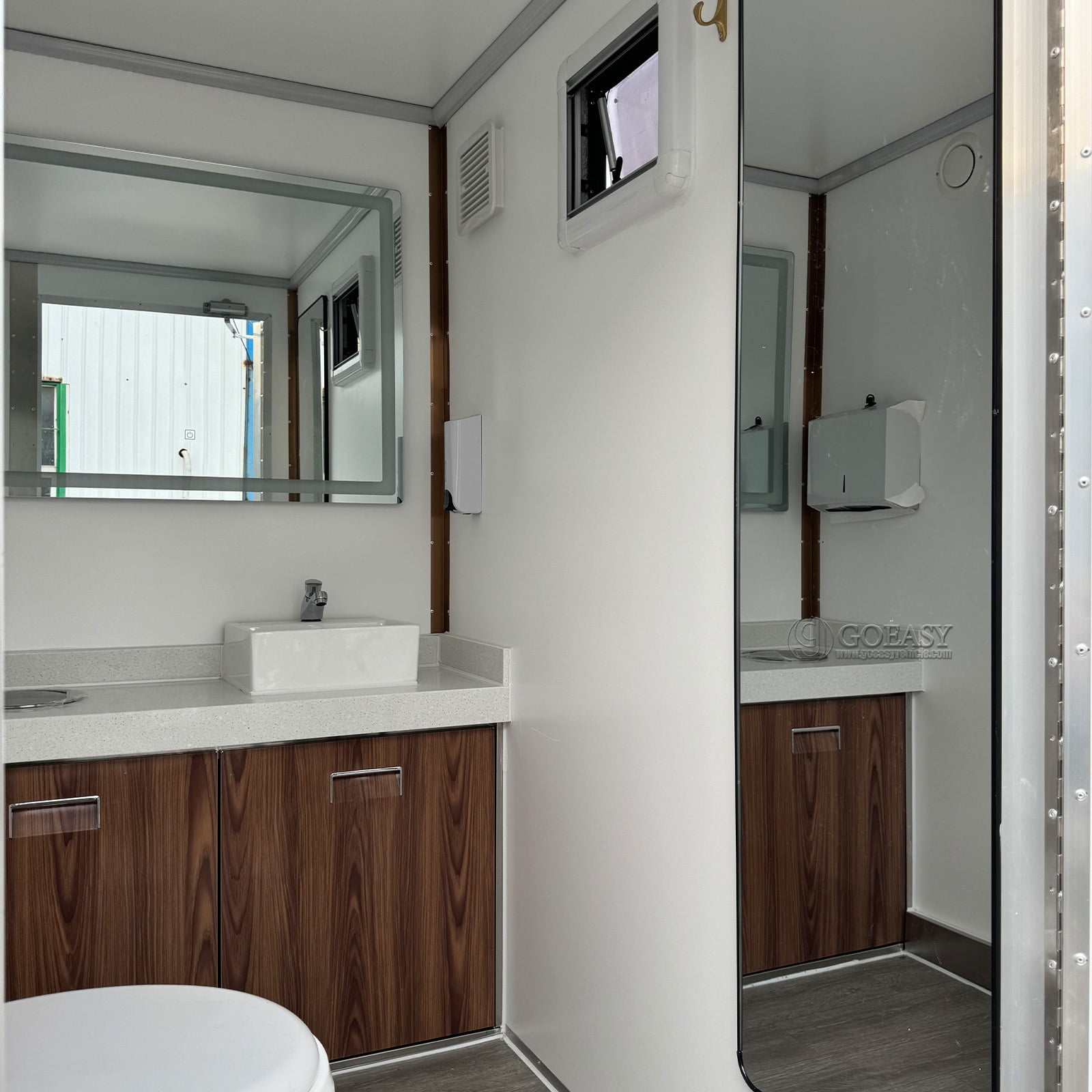Goeay Vehicle Dual-Stall Portable Restroom Trailer Luxury Mobile Toilet with Sink for Weddings, Events, Construction Sites