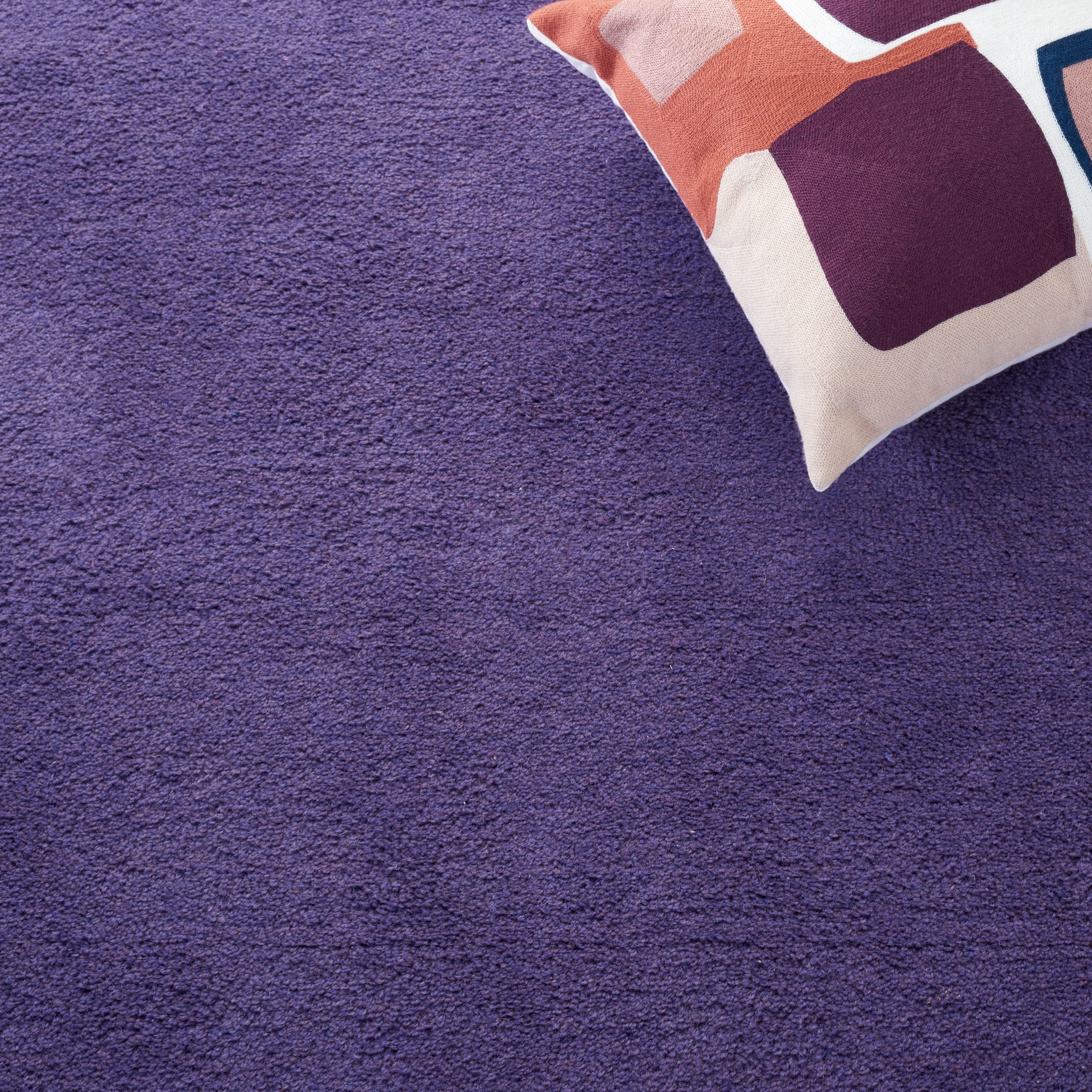 SAFAVIEH Himalaya Rachelle Solid Wool Area Rug, Purple, 4' x 4' Round