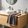 thumbnail image 4 of Toalla de baño suave y absorbente: toalla de algodón ligera y de secado rápido para usar en el baño, la ducha, la playa y el gimnasio., 4 of 6