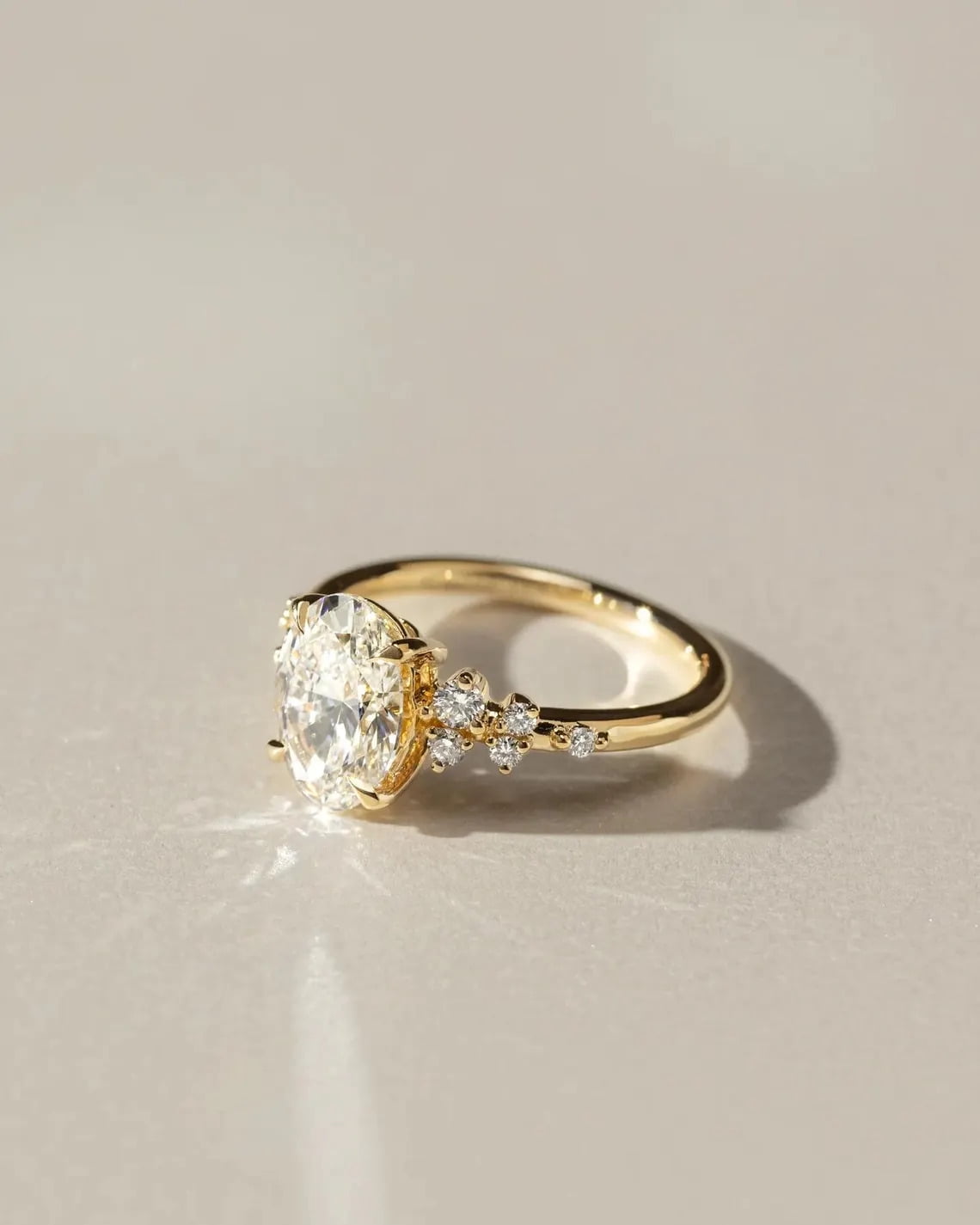 ESTE ORIGIN 1.25ct Oval Moissanite Engagement Ring with Accent Stones – 18K Yellow Gold Promise Ring for Women, US 6.5.