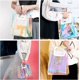 thumbnail image 5 of Bolsas de mano holográficas de PVC transparente, reutilizables, de arcoíris, de gran capacidad, para compras minoristas, 2 unidades, 5 of 5