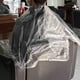 thumbnail image 5 of Los baberos del delantal del del salón de las capas del corte del cabellero de 200 piezas para el peluquero Yuyangstore Capa de corte de pelo desechable, 5 of 8