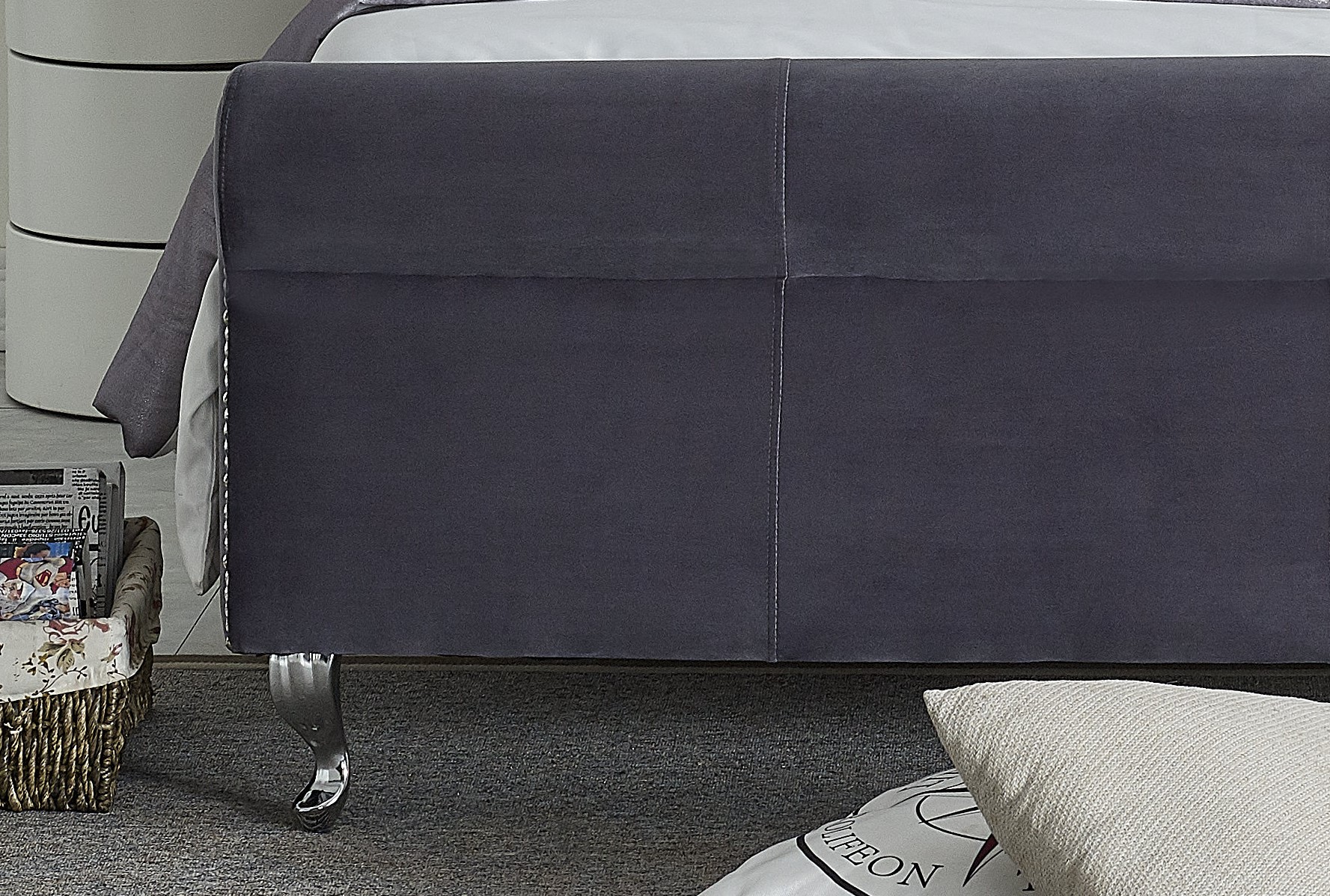 Uspridefurniture Collinsworth Tufted Low Profile Sleigh Velvet Bed -King