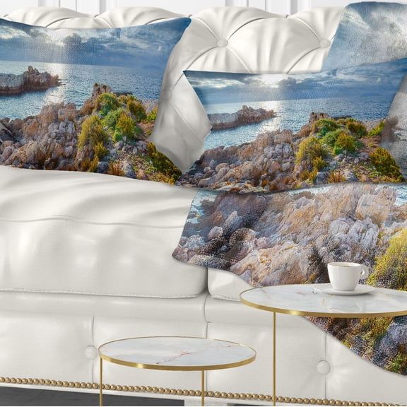 Designart Piscina di Venere Reserve - Landscape Photo Throw Pillow - 12x20
