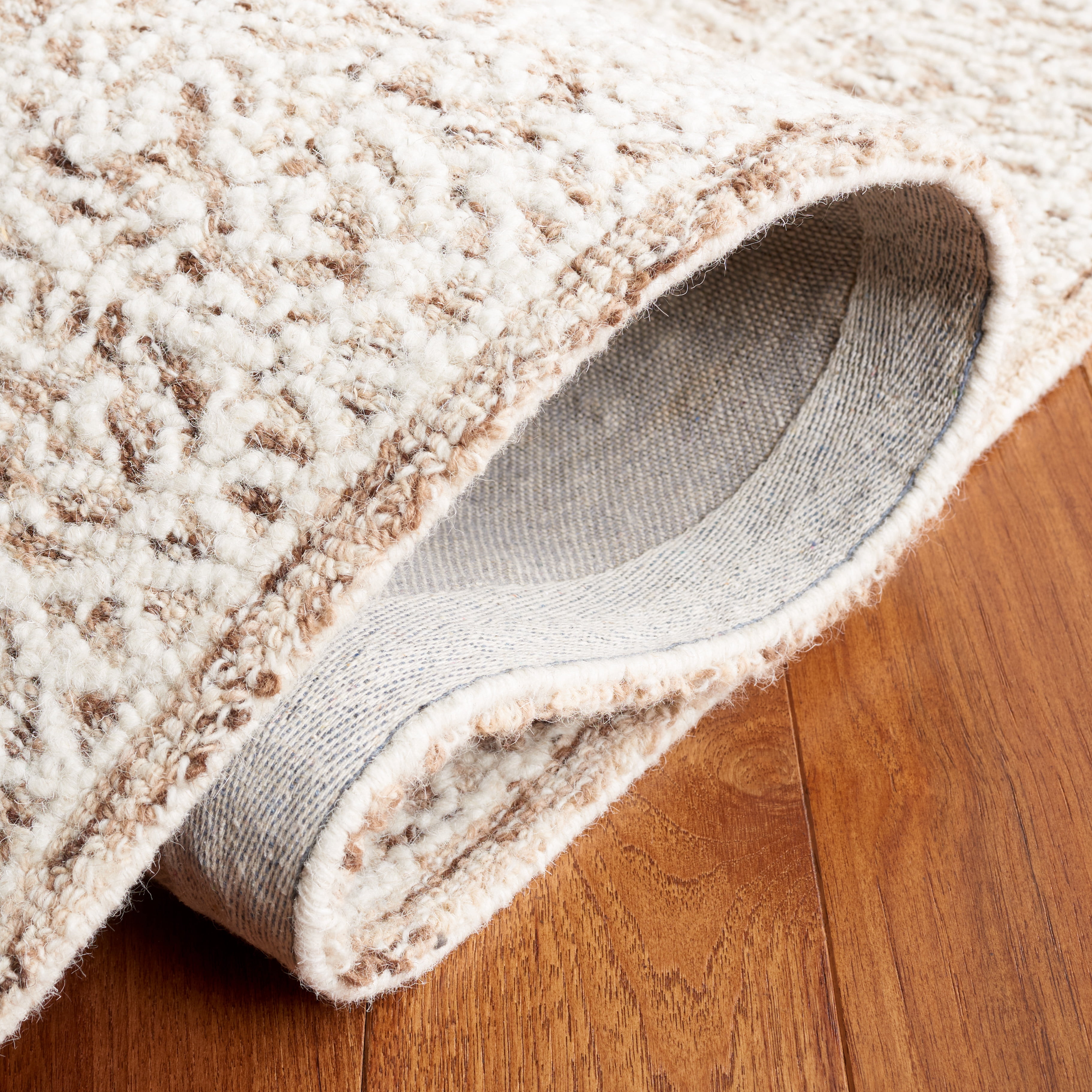 SAFAVIEH Ebony Adamina Floral Area Rug, Brown/Ivory, 4' x 6'