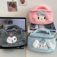 thumbnail image 3 of Kulomi-Mochila De felpa Sanrio de 25cm para niños y niñas, bolsa de cosméticos con melodía bonita, bolso de mano Kawaii para decoración de habitación, 3 of 4
