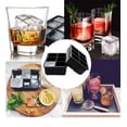 thumbnail image 4 of Moldes y bandejas grandes de silicona para cubitos de hielo (2 piezas), molde para hielo con tapas extraíbles para evitar el desbordamiento para whisky y cócteles, mantenga las bebidas frías, 4 of 5