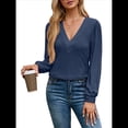 thumbnail image 3 of Camiseta Informal de Larga con Cuello en V y para Mujer, Color Liso Azul Marino L, 3 of 9