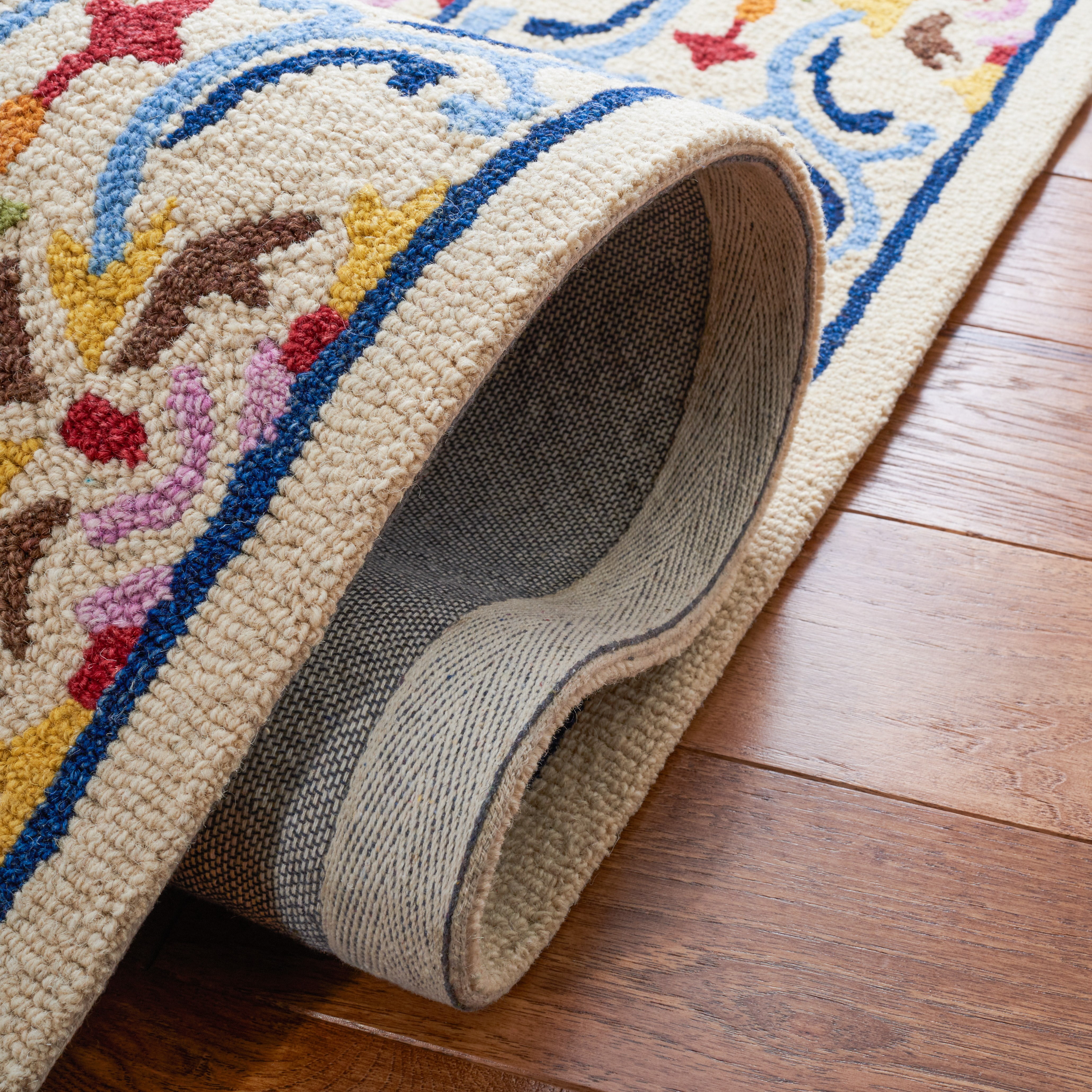 SAFAVIEH Micro-Loop Carlene Medallion Area Rug, Beige/Blue, 4' x 6'