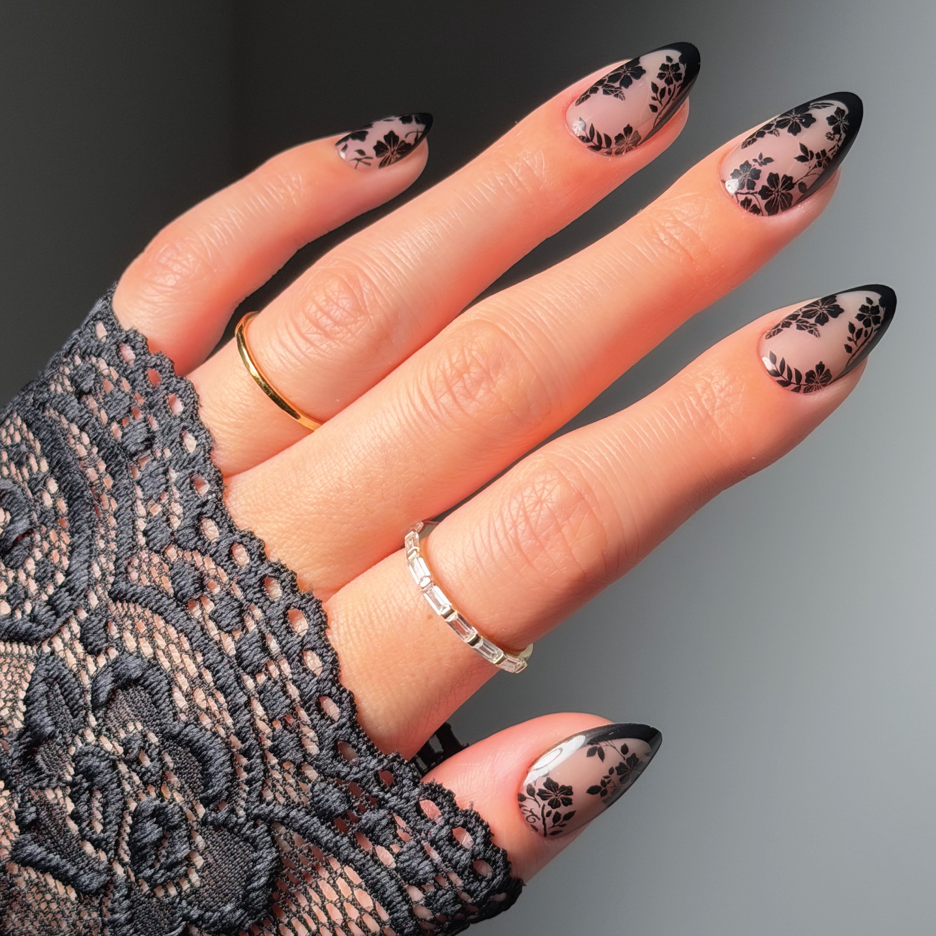 Salon Perfect Artificial Fake Press On Nails, 510 Modern Nostalgia, Black French, Short Almond, File, Glue, and Prep Pad Included, 30 Nails