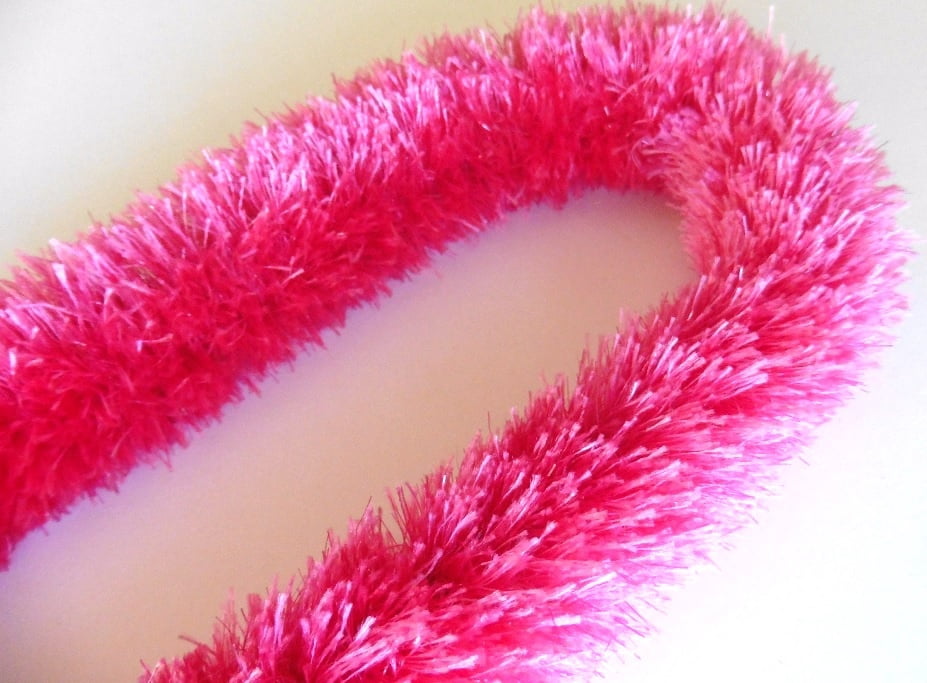 Funcraft Fuchsia Solid Yarn Lei, 1 Each